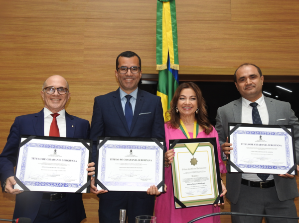 Farmacêuticos recebem Título de Cidadania sergipana e Medalha da Ordem do Mérito Parlamentar na Assembleia Legislativa