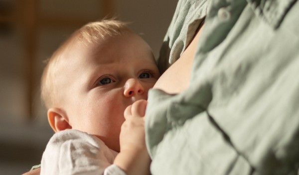 Anvisa autoriza registro de vacina que previne bronquiolite em bebês.