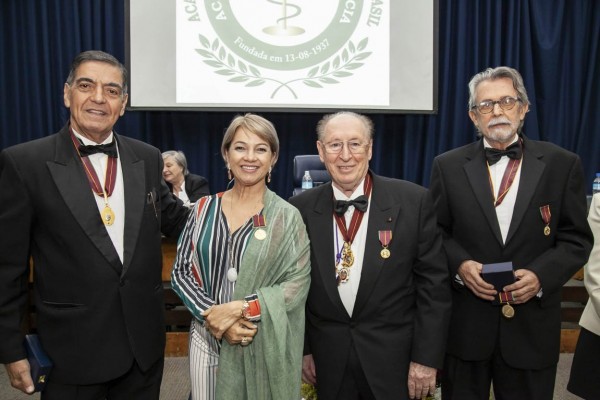 Conselheira Federal de Sergipe é homenageada em solenidade da Academia de Ciências Farmacêuticas do Brasil