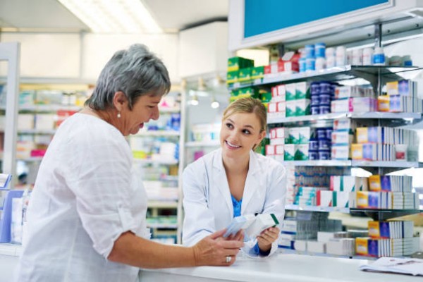 Mês do uso racional de medicamentos: maioria dos brasileiros confia na prescrição por farmacêuticos, aponta ICTQ/Datafolha