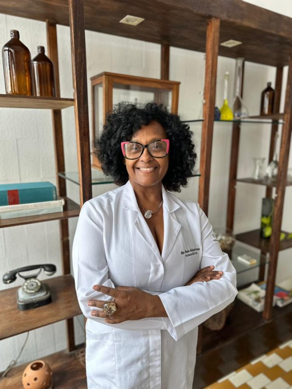 FARMACÊUTICA DE SERGIPE É REELEITA PRESIDENTE DA ABFH E CONSOLIDA MAIS DE 30 ANOS DE CONTRIBUIÇÕES À CIÊNCIA, À DOCÊNCIA E À ASSISTÊNCIA FARMACÊUTICA